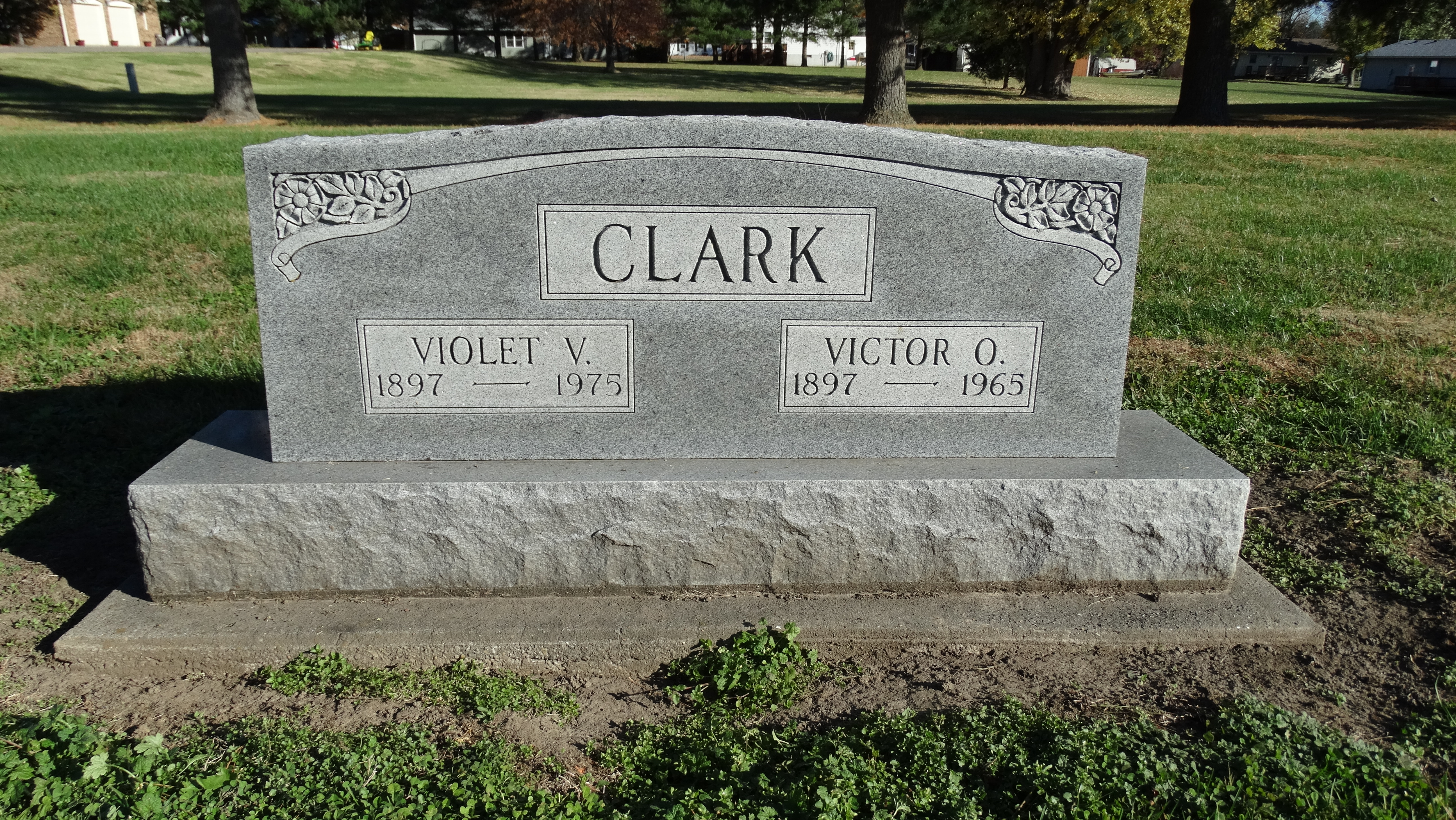 Victor and Violet Clark Headstone, image by Alan Clark